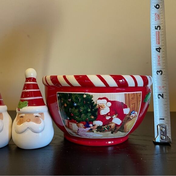 Holiday Snack/ Candy Dish and Santa Salt & Pepper Shaker Bundle. - Picture 2 of 7